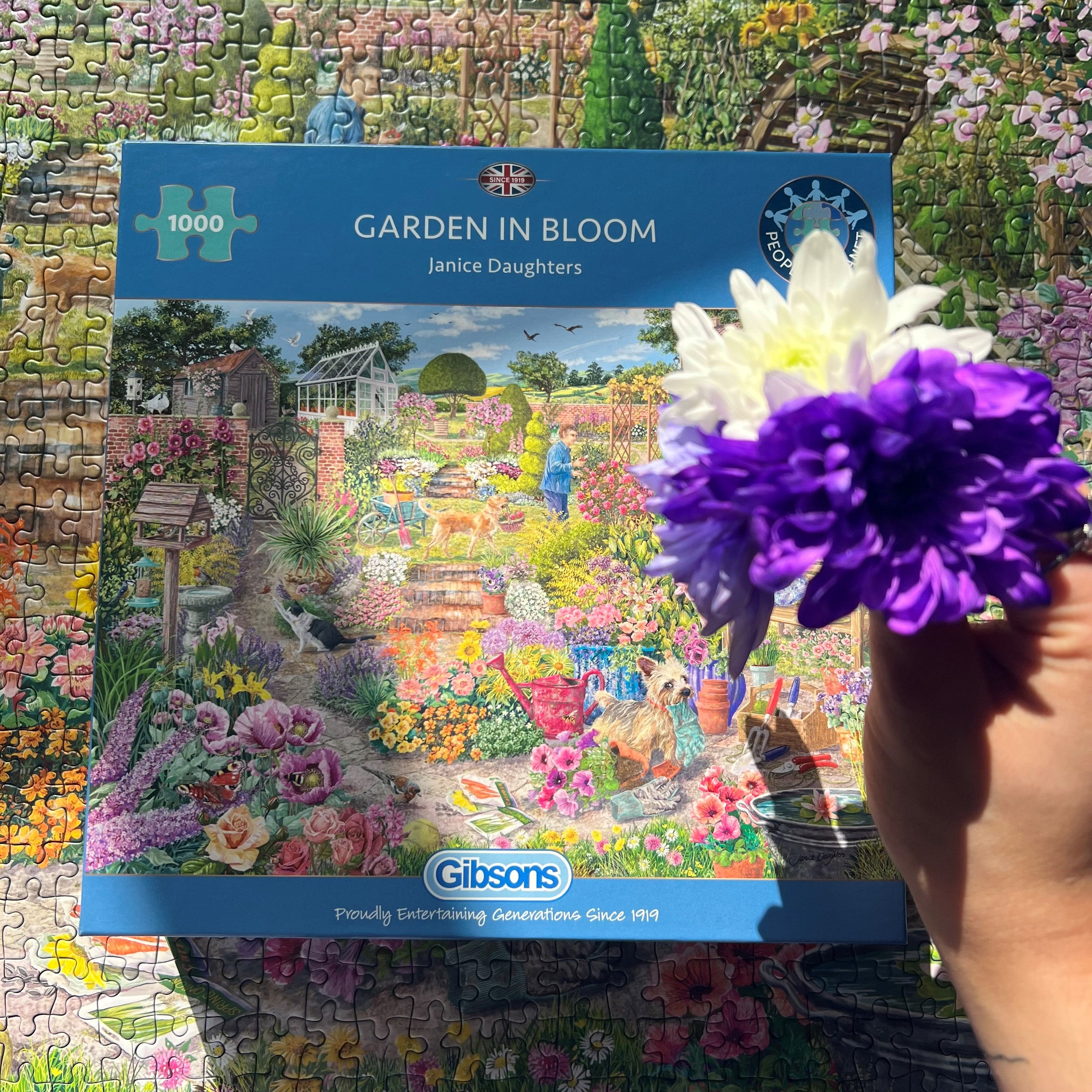 Garden in bloom 1000 piece jigsaw puzzle by gibsons games